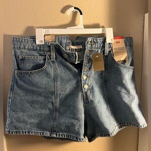 Levi’s High Waisted Mom Denim Shorts - Women’s Size 33